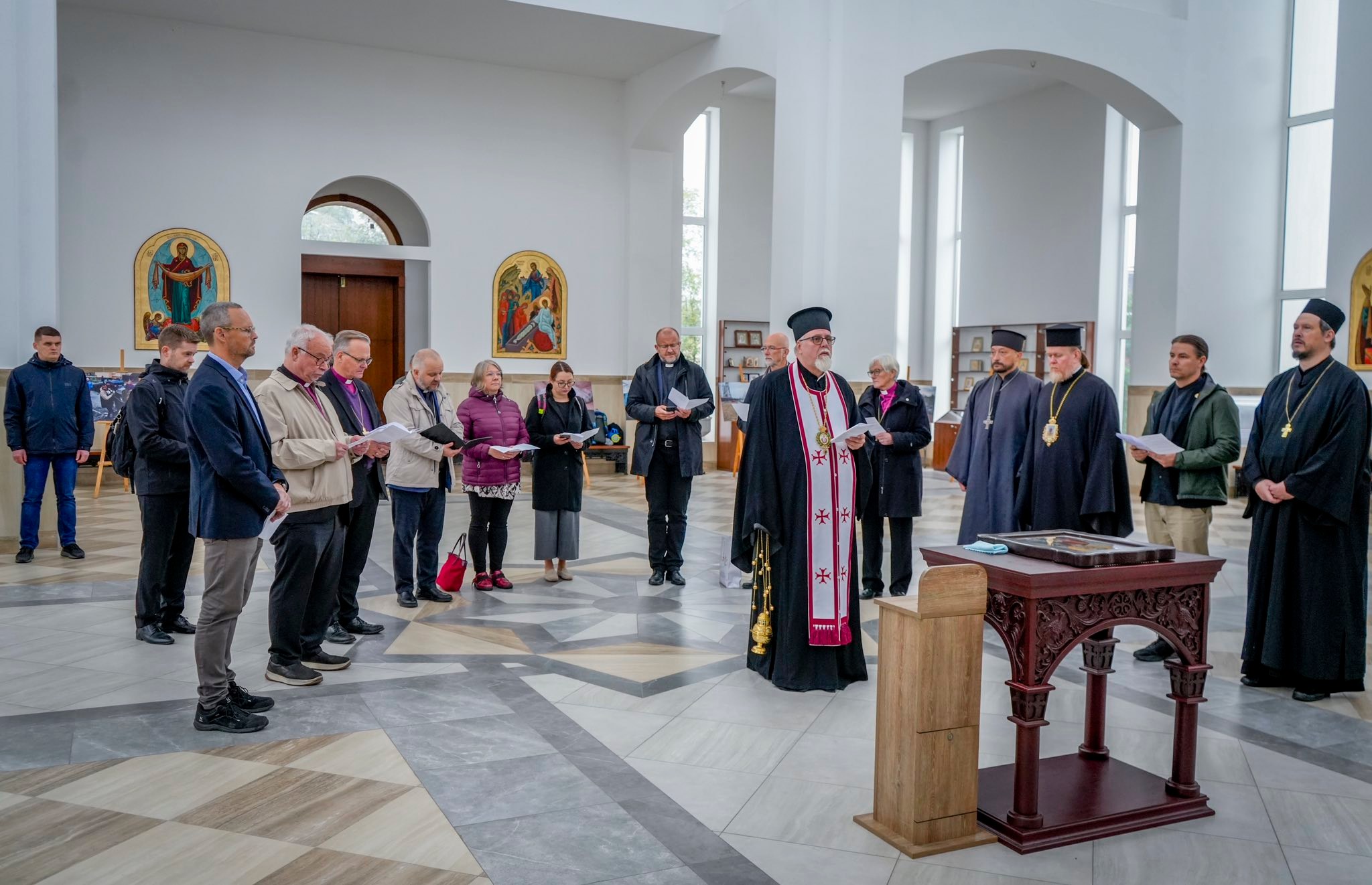 Представники духовенства Данії, Фінляндії, Ісландії, Норвегії та Швеції відвідали Бучу - фото 4