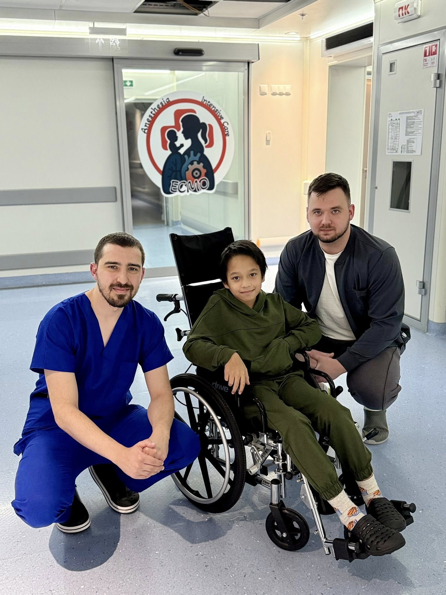Київські лікарі врятували життя 10-річному хлопчику з важкою пневмонією і сепсисом після травми ноги - фото 4