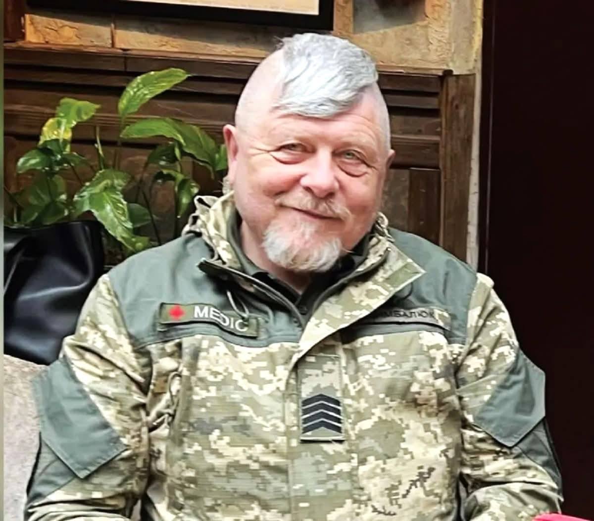 Київський журналіст на фронті: історія медика, який пише книжки під обстрілами