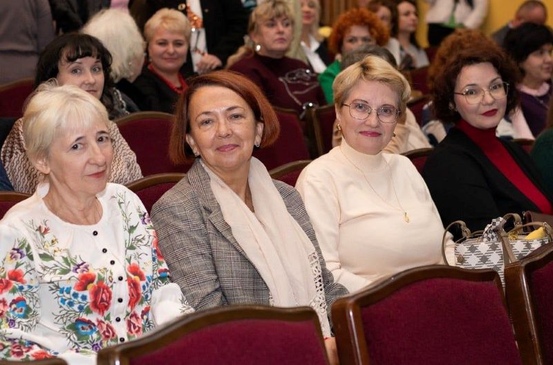 Освітяни Черкащини отримали відзнаки до професійного свята - фото 3