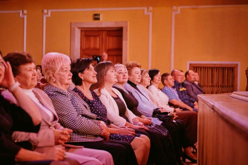 Освітяни Черкащини отримали відзнаки до професійного свята - фото 7