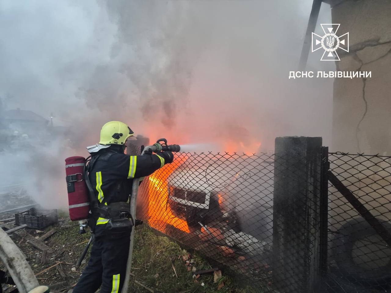 Чотири людини загинули у Львівській області внаслідок повітряної атаки РФ - фото 3