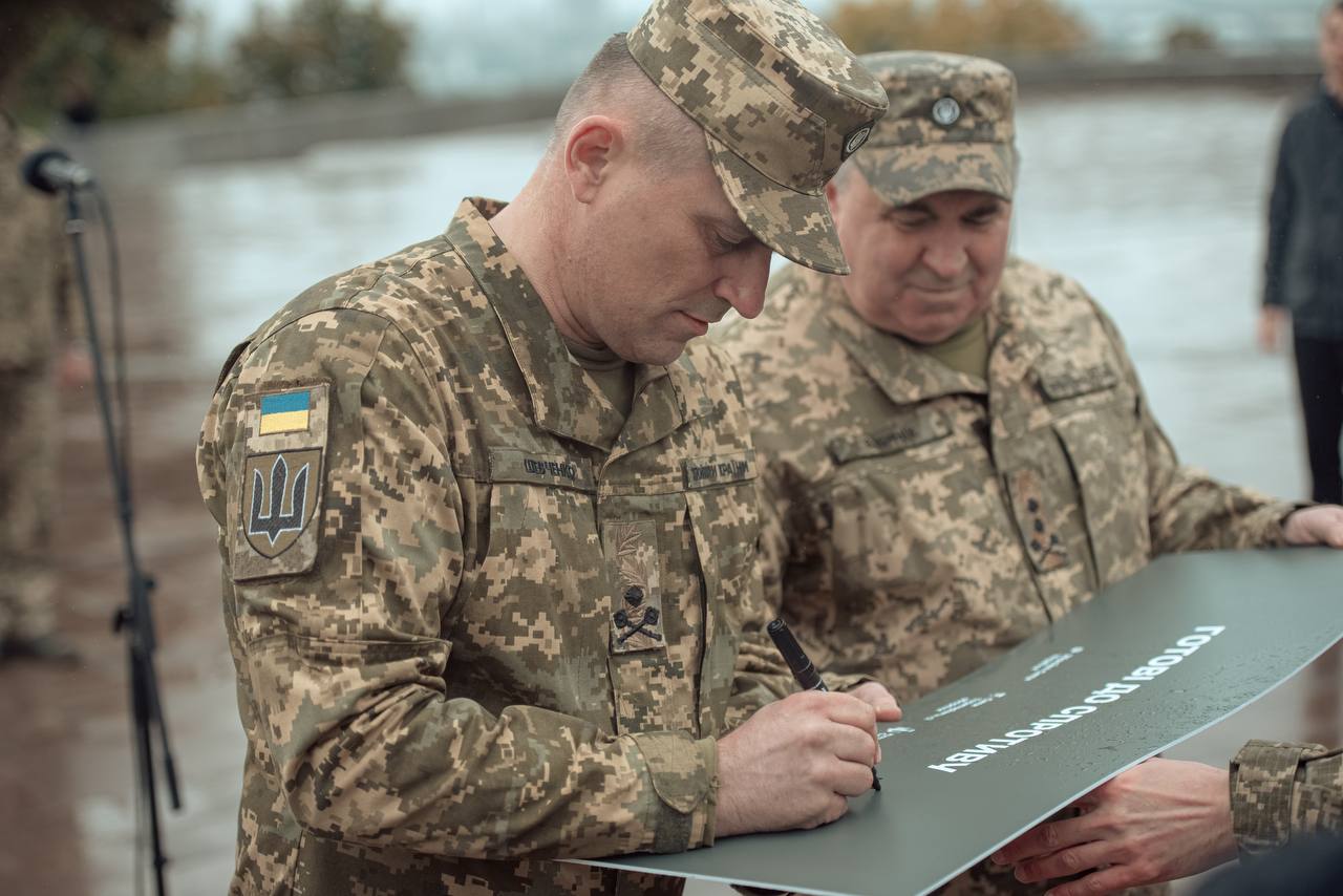 У Києві відкрили памʼятний знак, приурочений воїнам територіальної оборони України - фото 2