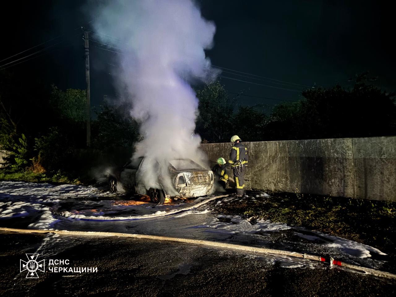 На Золотоніщині рятувальники ліквідували загоряння автомобілів - фото 2