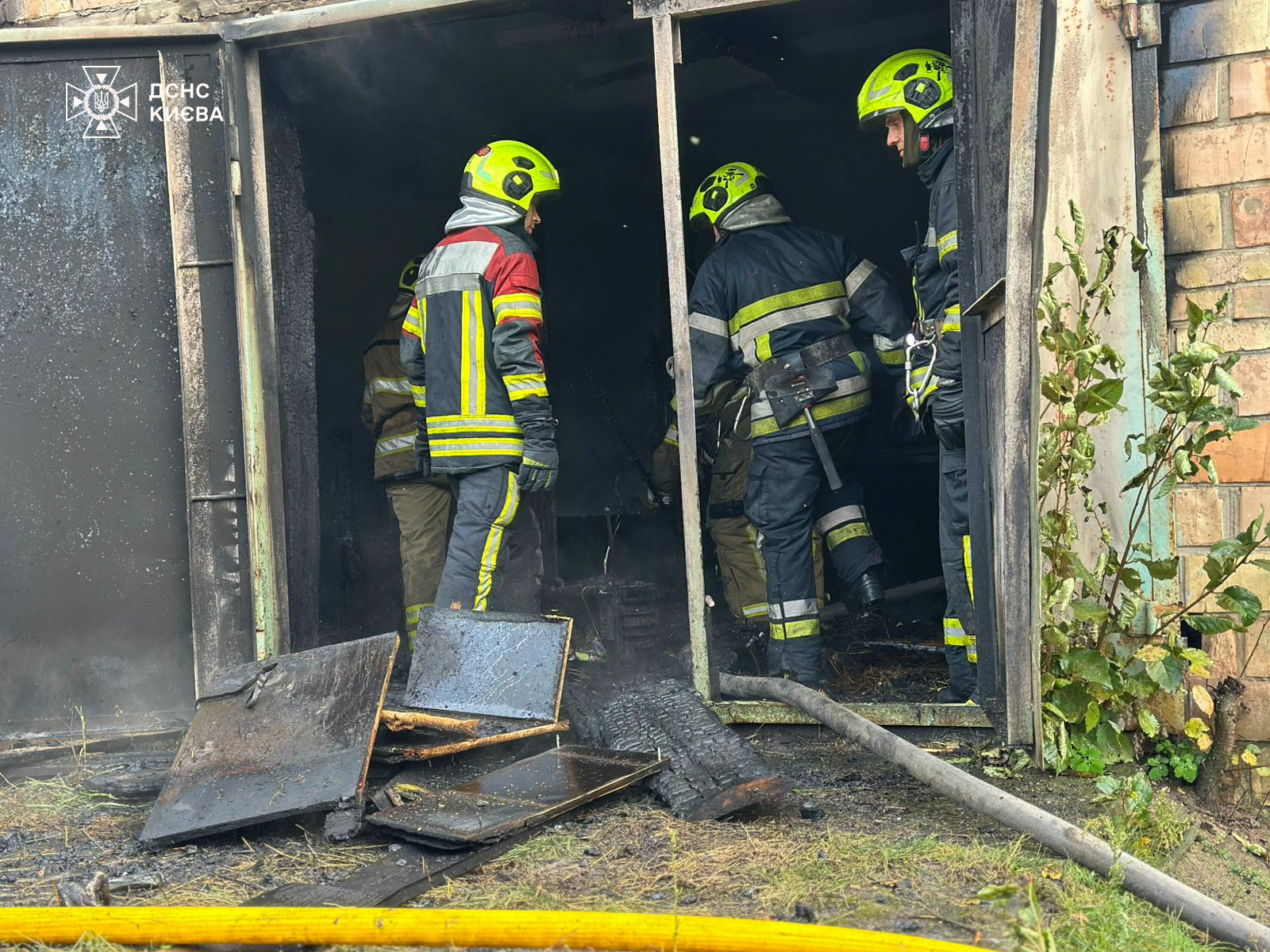 У столиці під час пожежі в приватному будинку загинула людина