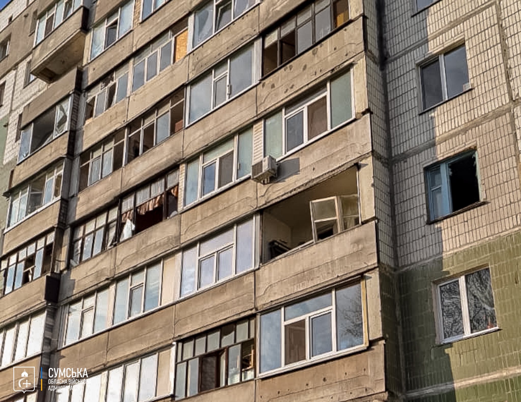 Під ранкову атаку ворога у Сумах потрапив тролейбус