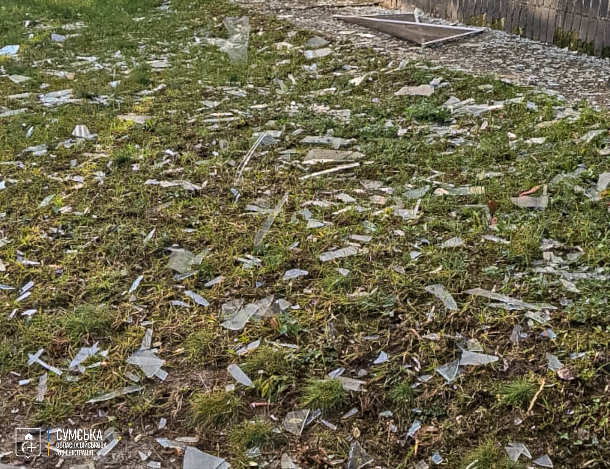 Під ранкову атаку ворога у Сумах потрапив тролейбус - фото 2