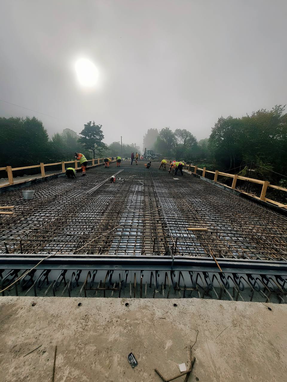 Будівництво мосту завершують на Закарпатті