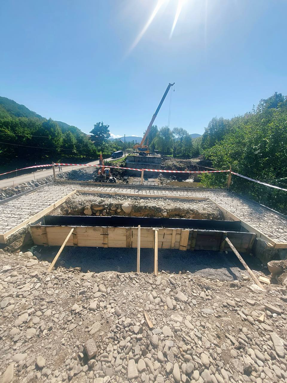 Будівництво мосту завершують на Закарпатті - фото 2