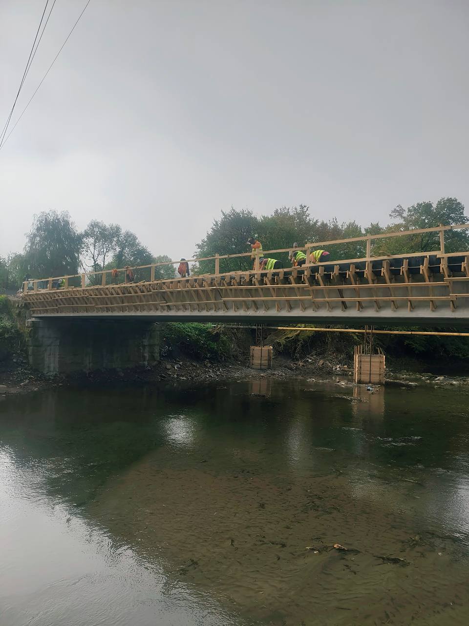 Будівництво мосту завершують на Закарпатті - фото 3