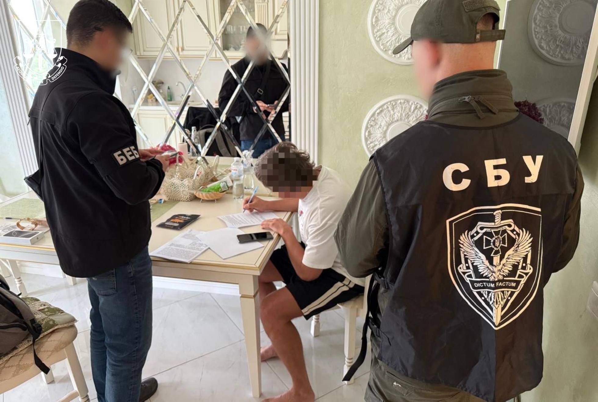 Правоохоронці викрали злочинців, які займались контрабандою елітних годинників - фото 2