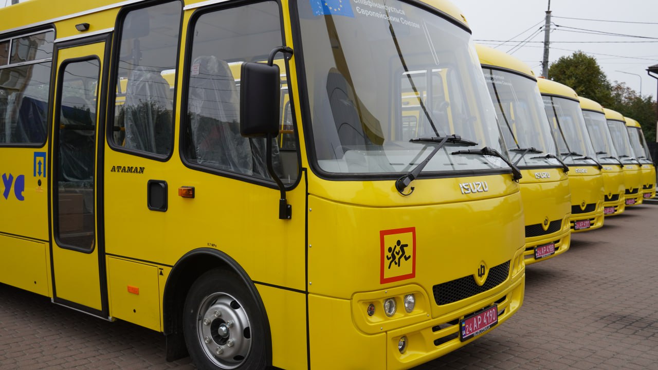 Шість громад Київщини отримали нові шкільні автобуси - фото 2