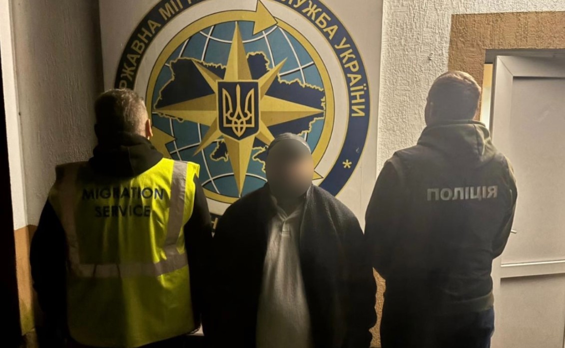З Вінниці примусово видворили грузина, який давно мав виїхати з країни