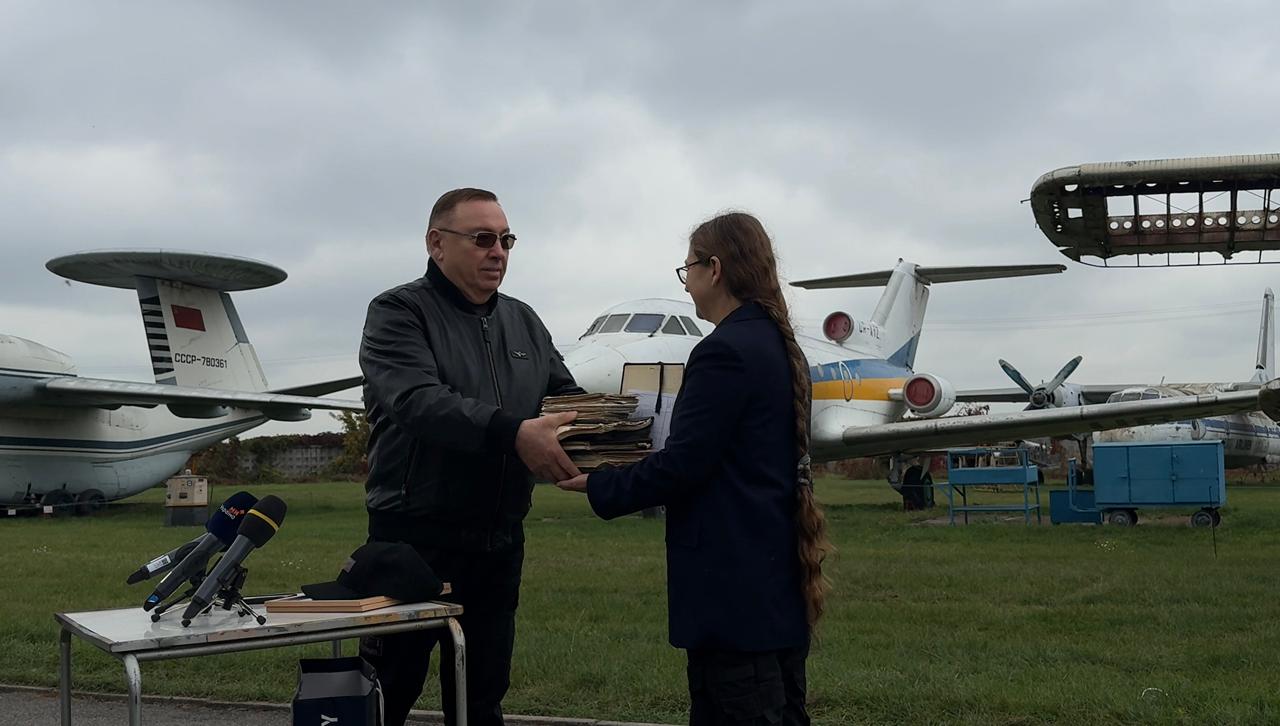 Унікальні літаки Ан-2П і Ан-6 передали до Державного музею авіації Антонова у Києві