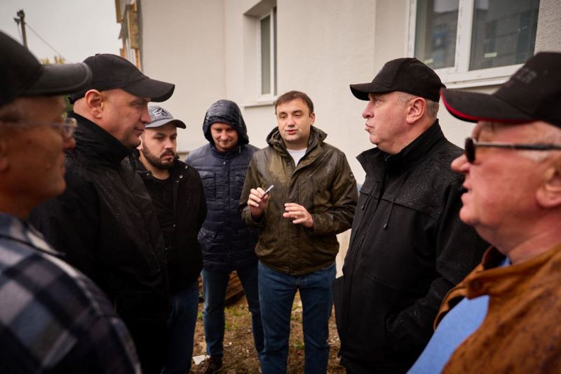 В Умані триває відбудова багатоповерхівки, яку пошкодила російська ракета