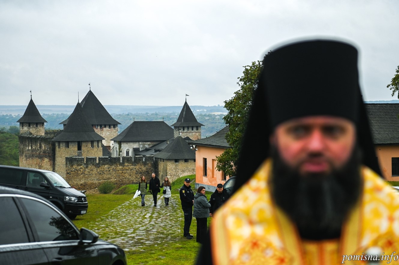 У храмі Хотинської фортеці вперше молилися українською - фото 2