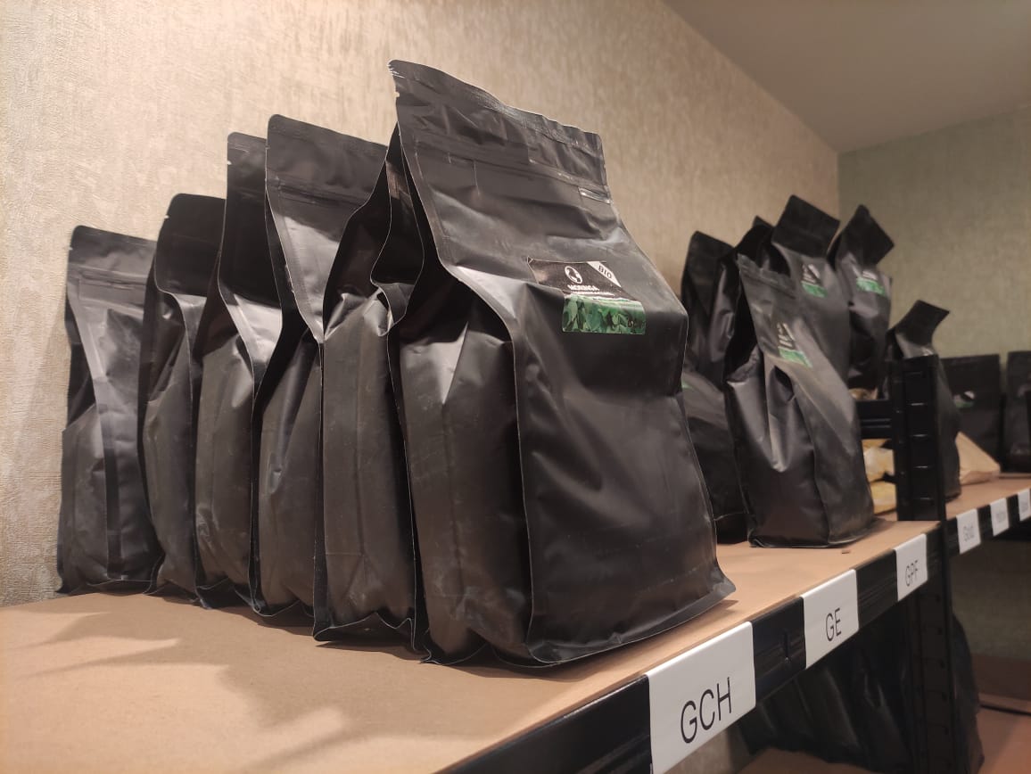 Наркотичний кратом продавали в Україні під виглядом вітамінів, купували молодь і діти - фото 4