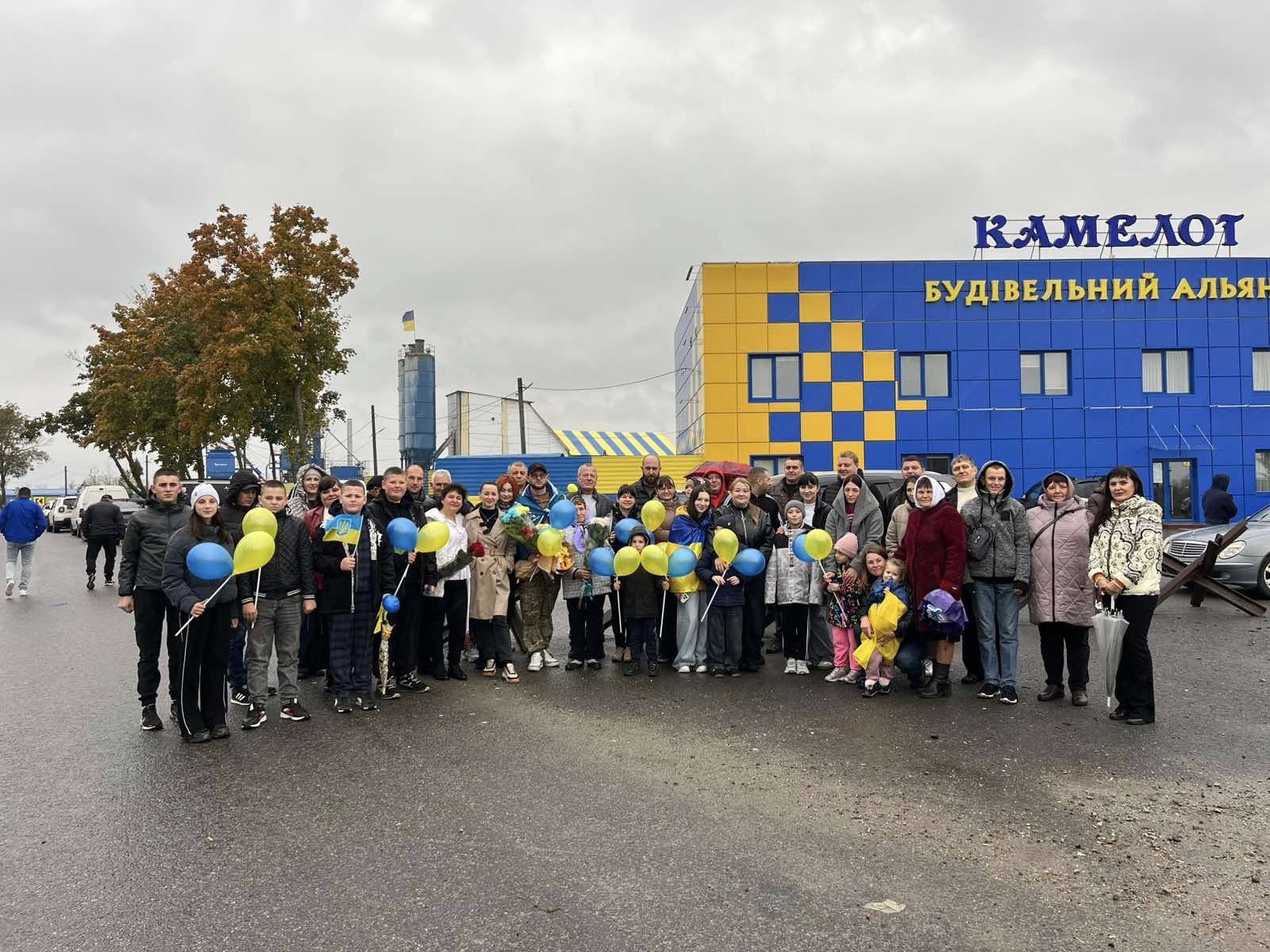 На Вінниччині рідні та односельчани зустріли двох воїнів після років полону - фото 2