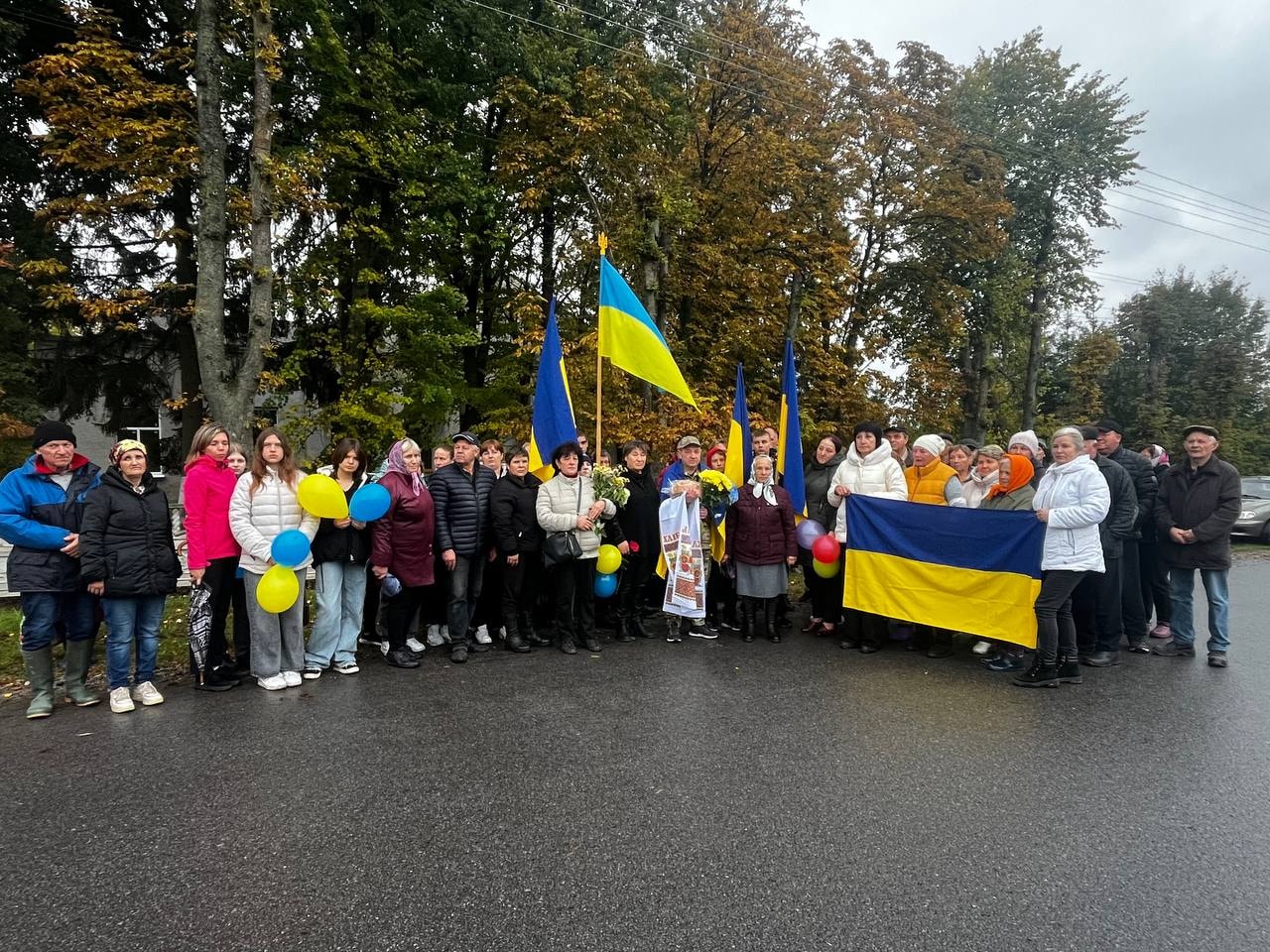На Вінниччині рідні та односельчани зустріли двох воїнів після років полону - фото 5