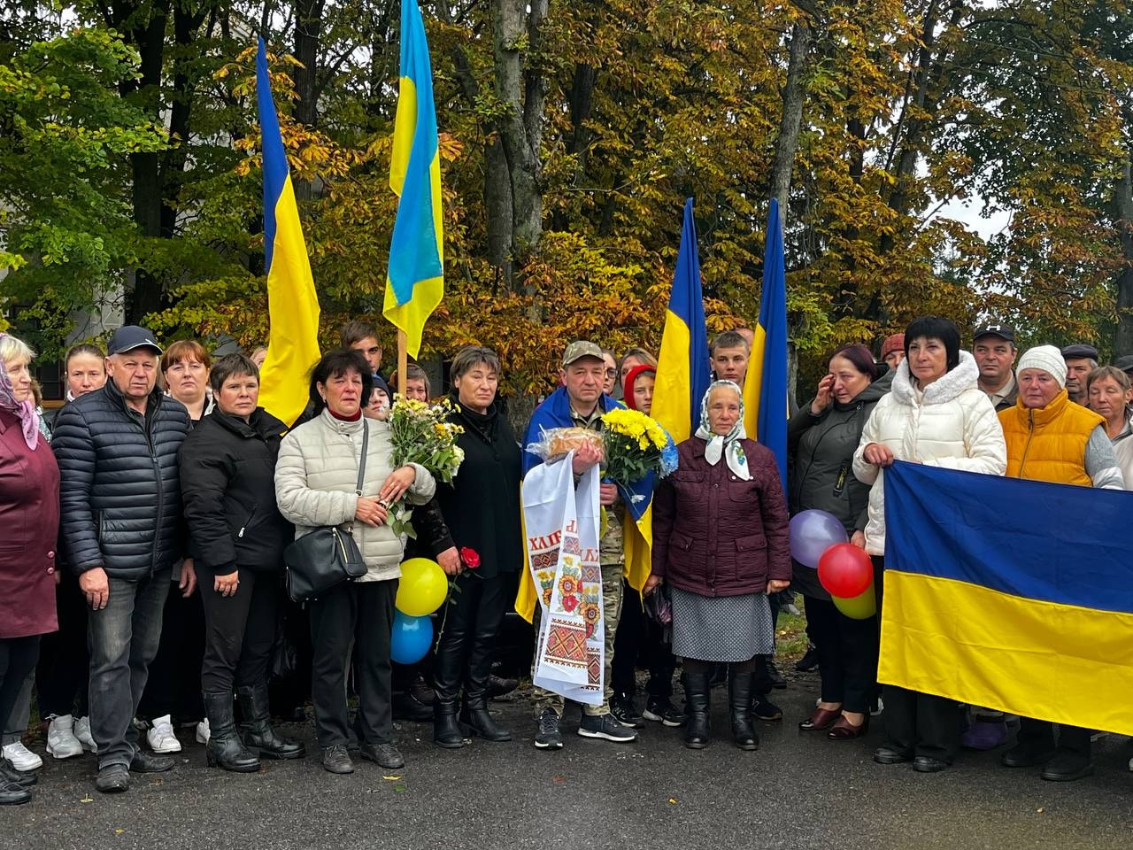 На Вінниччині рідні та односельчани зустріли двох воїнів після років полону - фото 6
