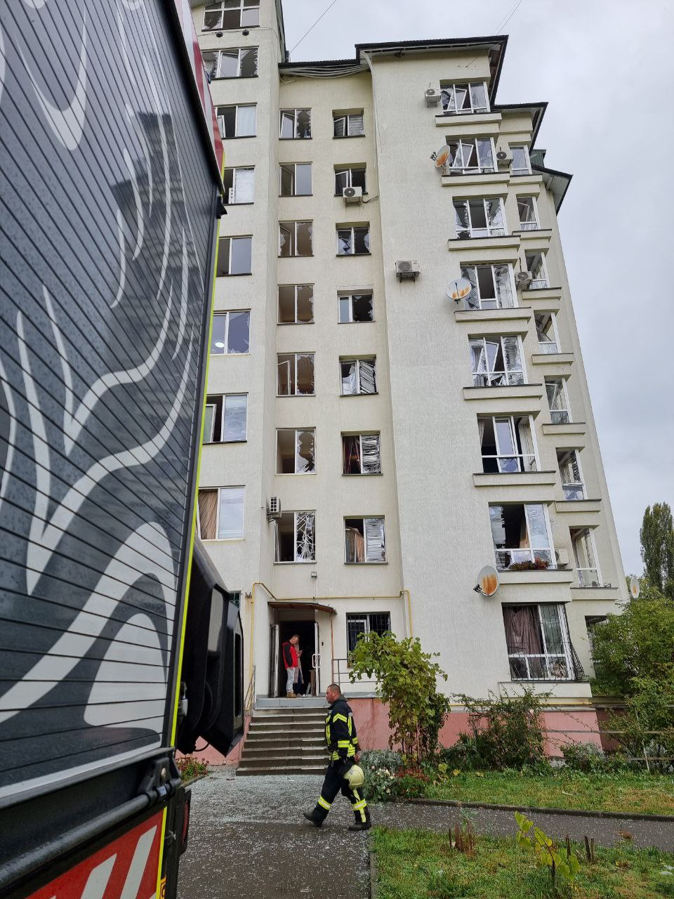 У Каневі триває ліквідація наслідків  ракетно-дронової атаки рф - фото 4