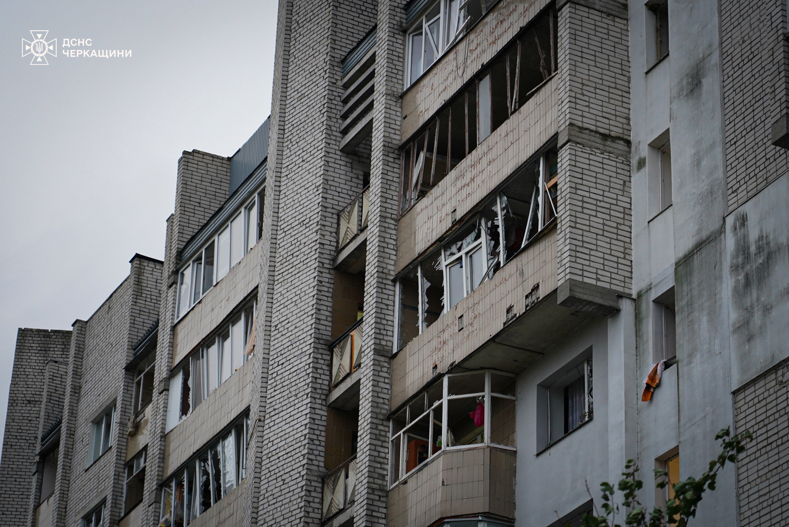 У Каневі триває ліквідація наслідків  ракетно-дронової атаки рф - фото 17