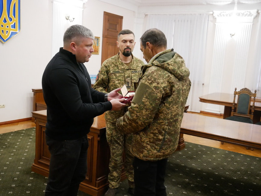 На Вінниччині родинам полеглих воїнів вручили посмертні державні нагороди - фото 3