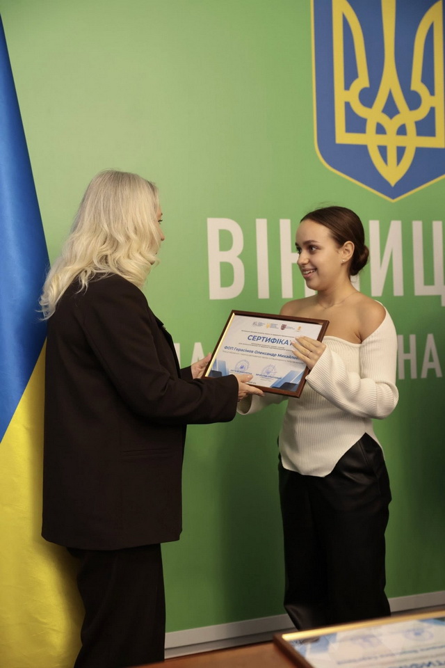Грант на власну справу: на Вінниччині вручили сертифікати ветеранам, ВПО і підприємцям - фото 18