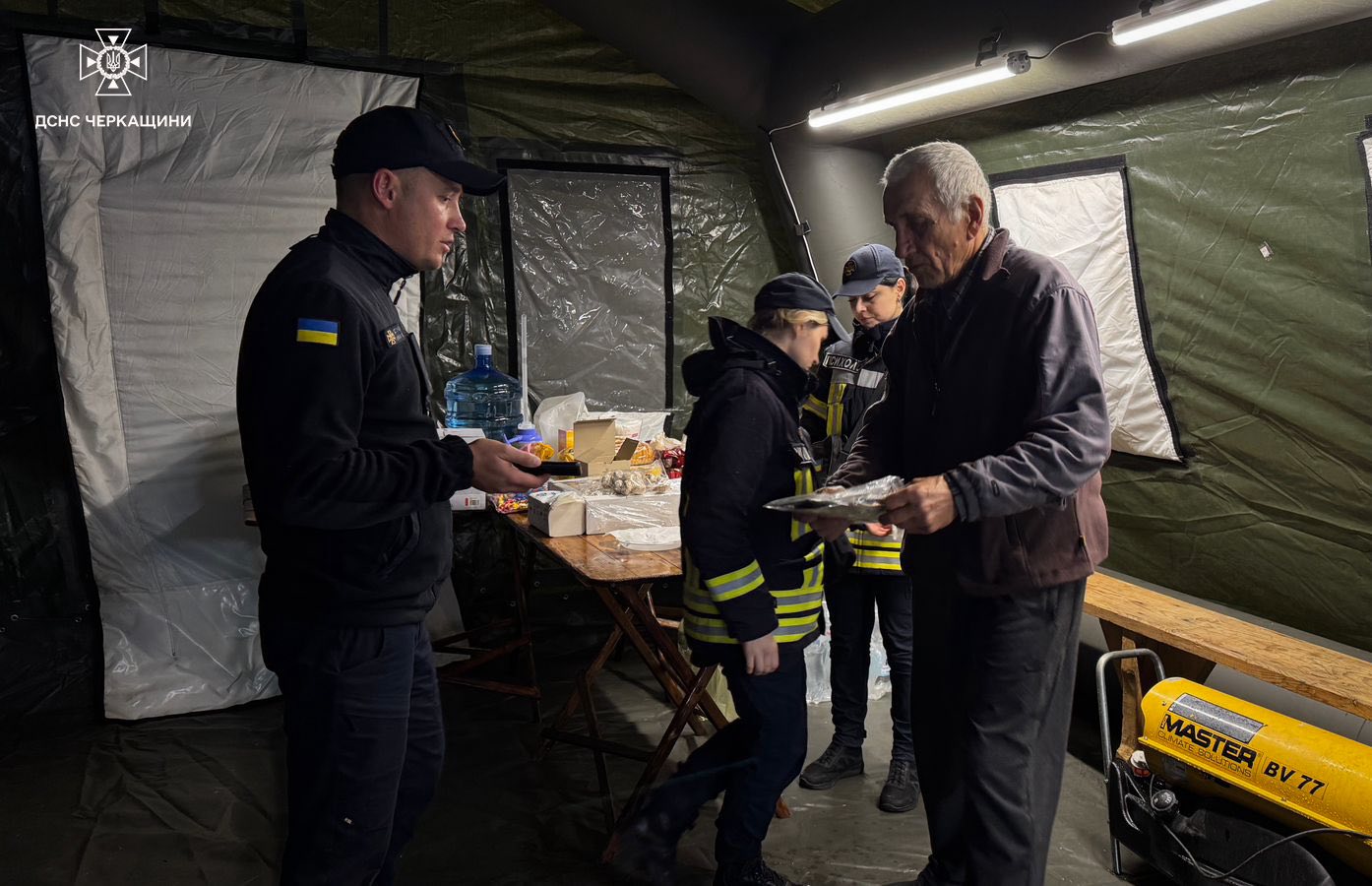 Вибито 2340 вікон, пошкоджено 9 багатоповерхівок, 3 школи, дитсадок: наслідки атаки у Каневі - фото 3
