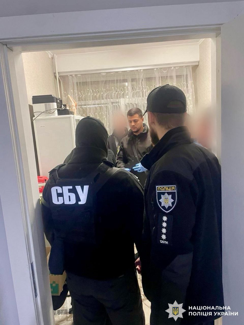 На Київщині викрили травматолога, який за гроші допомагав уникнути мобілізації