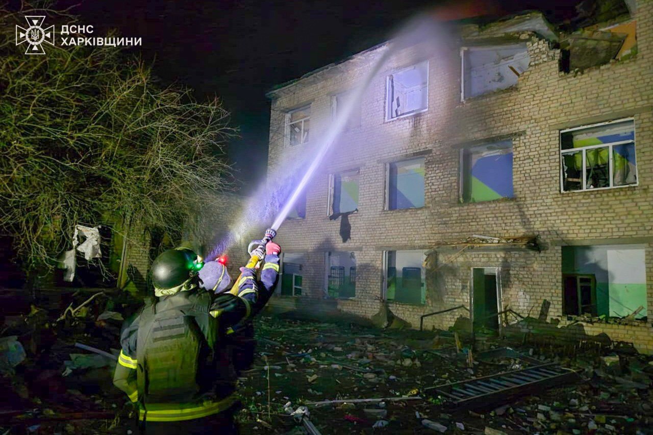 Ворожі дрони вдарили по двом навчальним закладам та будинку на Харківщині - фото 5