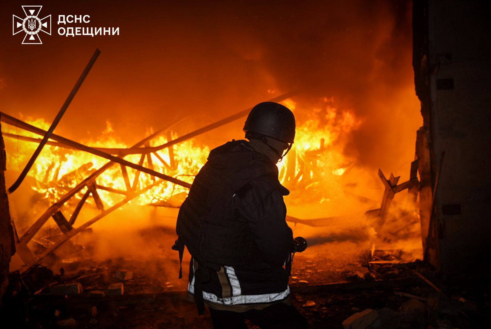 Склади із текстилем згоріли на Одещині внаслідок обстрілу