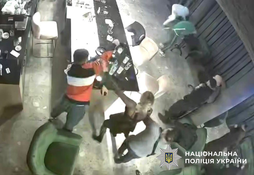 У столиці хулігану, який вчинив стрілянину в барі, загрожує до 7 років в’язниці