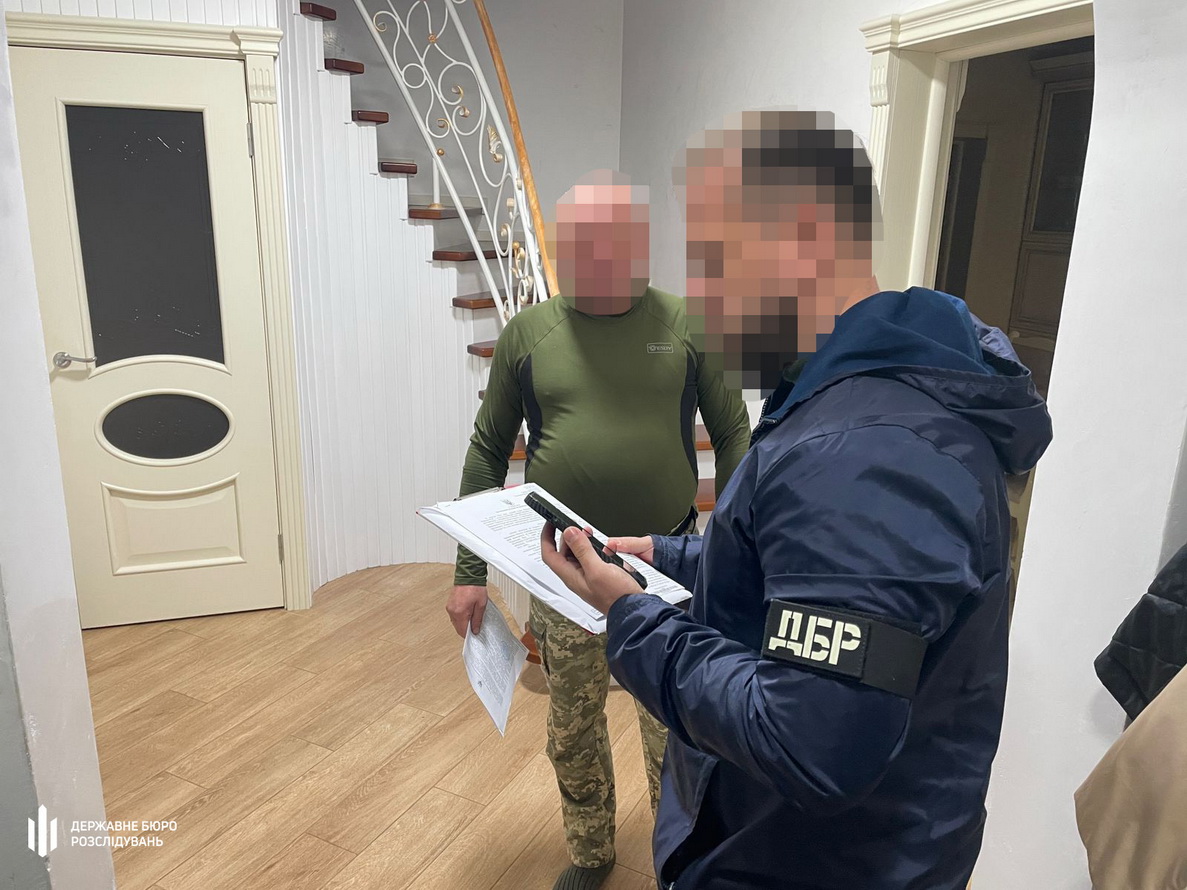 На Львівщині офіцер замість служби змушував військових класти бруківку та ремонтувати власний будинок - фото 2