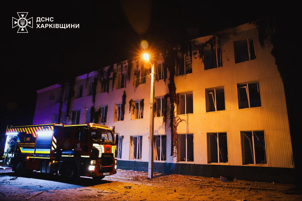 РФ скинула бомби на територію лікарні у Харкові - фото 5