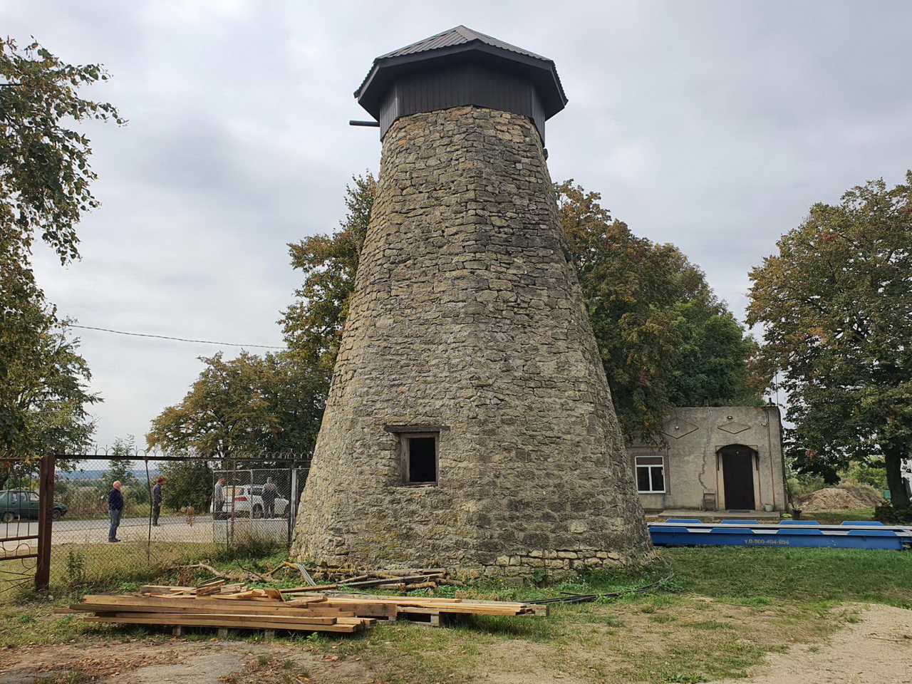 У селі на Вінниччині зберігся мурований вітряк: фото
