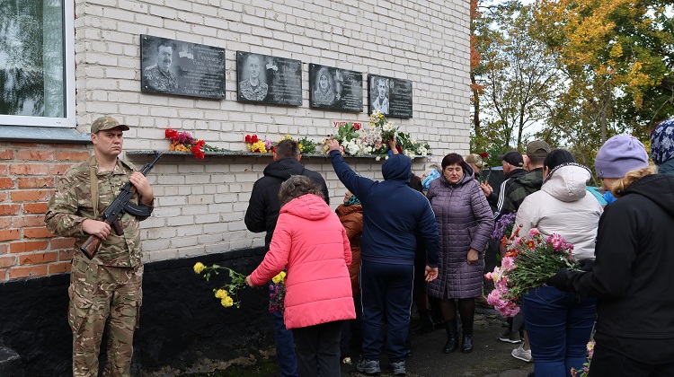 У селі на Вінниччині відкрили меморіальні дошки в пам'ять про загиблих односельців - фото 3