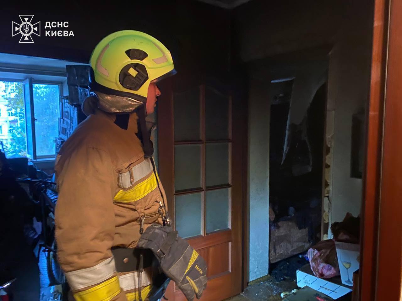 У столиці під час пожежі в багатоповерхівці загинула людина