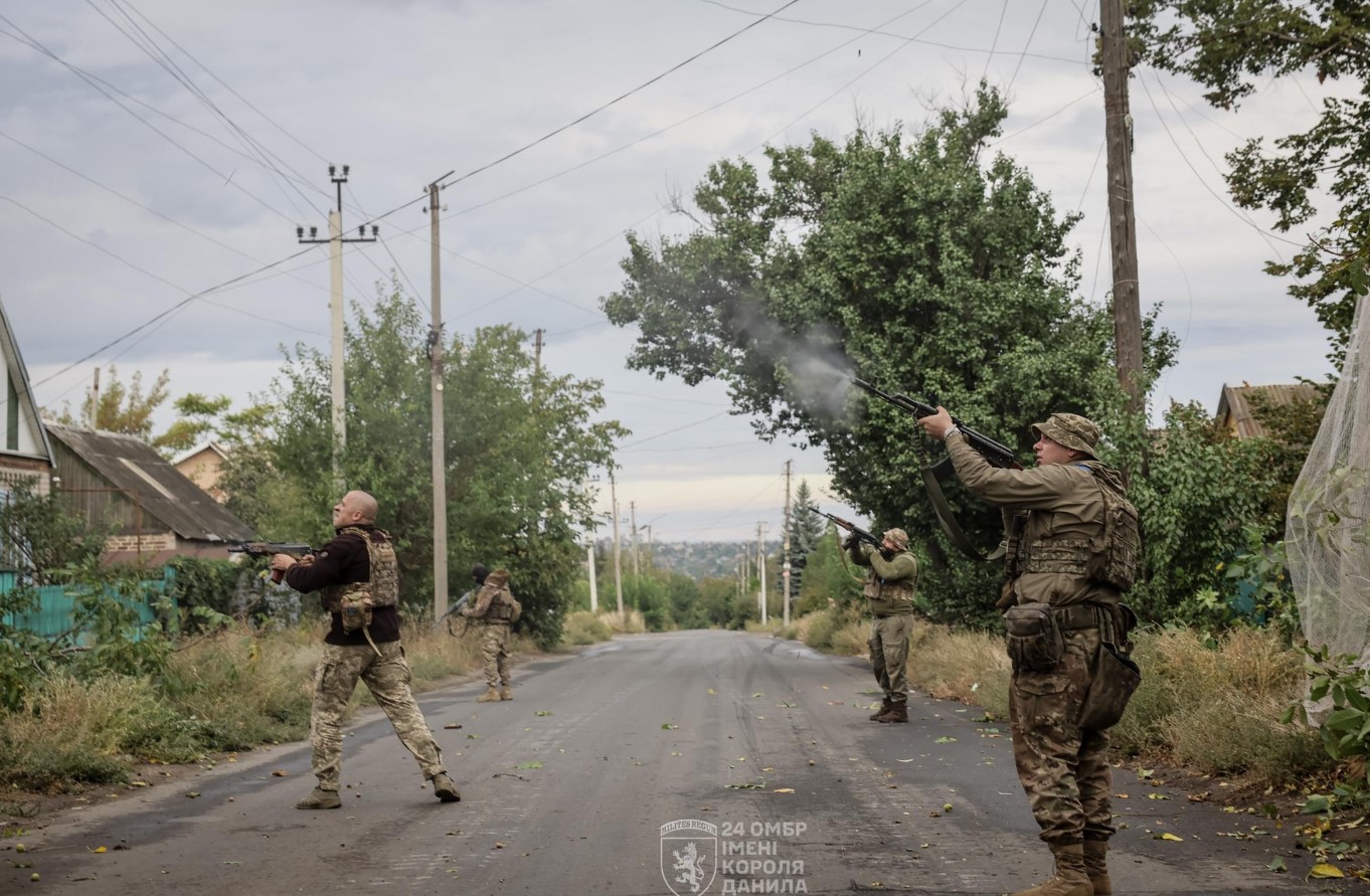Дороги Костянтинівки закривають сітками, щоб захистити від дронів. Фото - фото 11