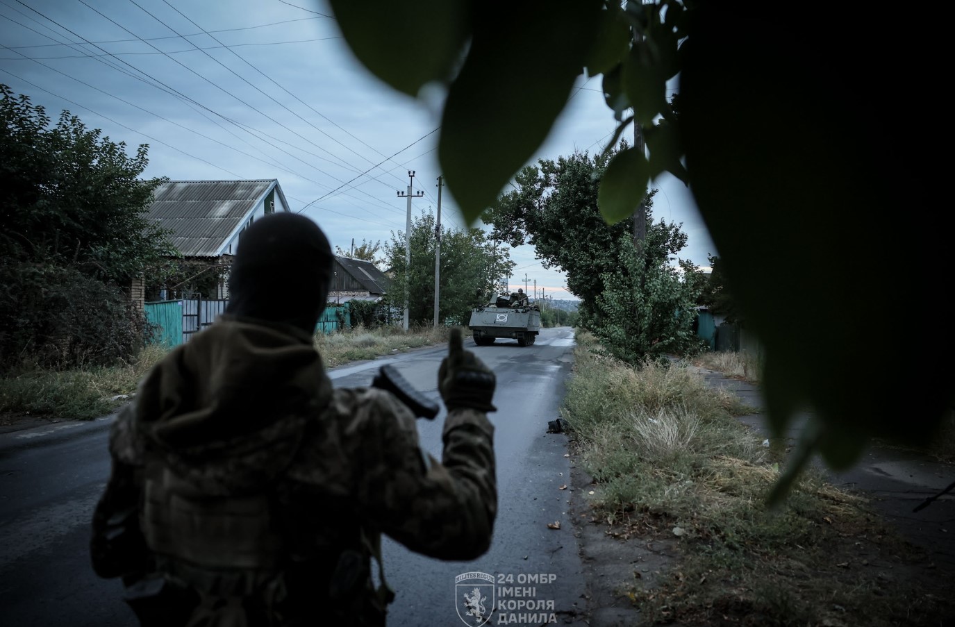 Дороги Костянтинівки закривають сітками, щоб захистити від дронів. Фото - фото 6