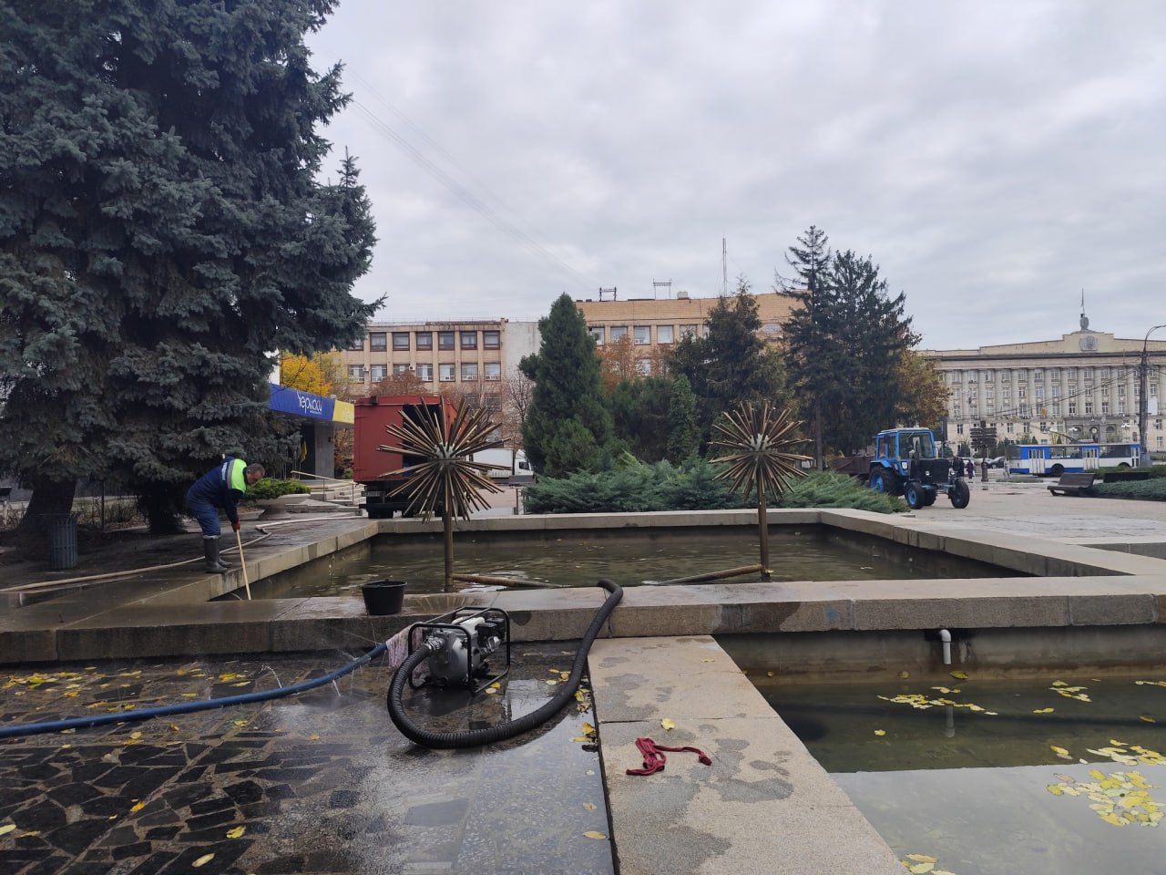 Сезон закінчився. У Черкасах відключають та демонтують питні фонтанчики