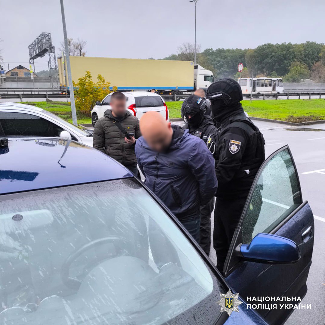 У Києві затримали військовослужбовця, який організовував виїзд ухилянтів до Румунії - фото 2