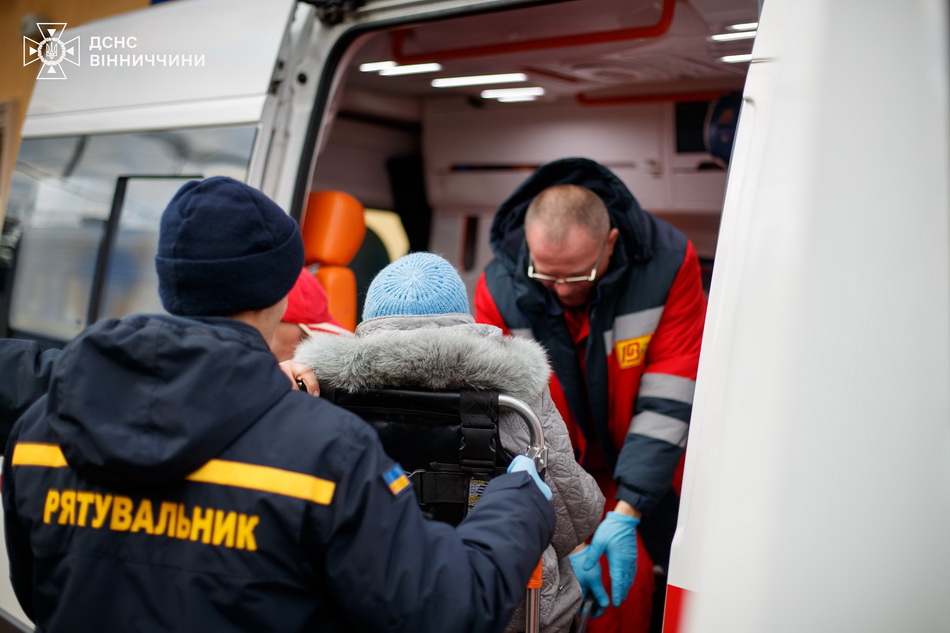 До Вінниці прибув евакуаційний потяг із переселенцями - фото 3