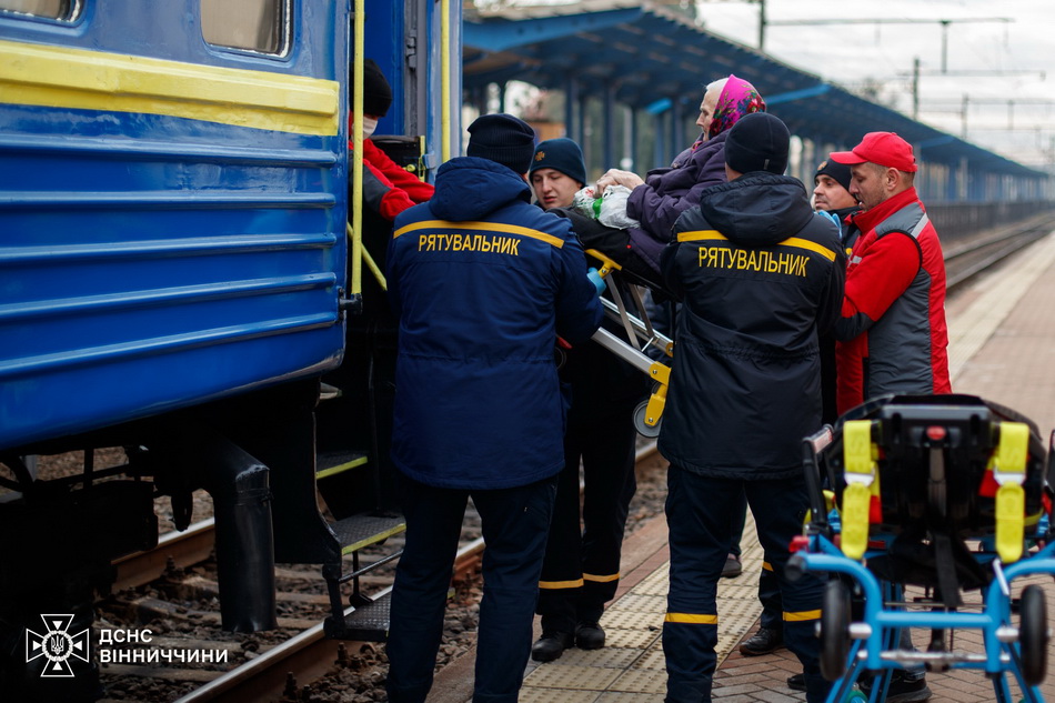 До Вінниці прибув евакуаційний потяг із переселенцями - фото 6