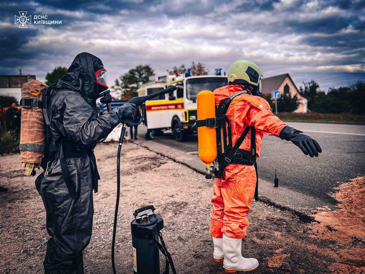 На Київщині рятувальники ліквідували витік хімічної речовини - фото 6
