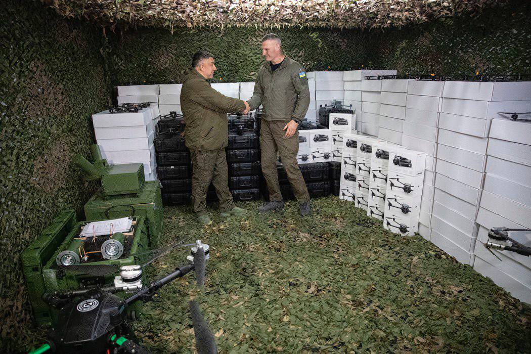 Київ передав захисникам ще 3000 FPV-дронів