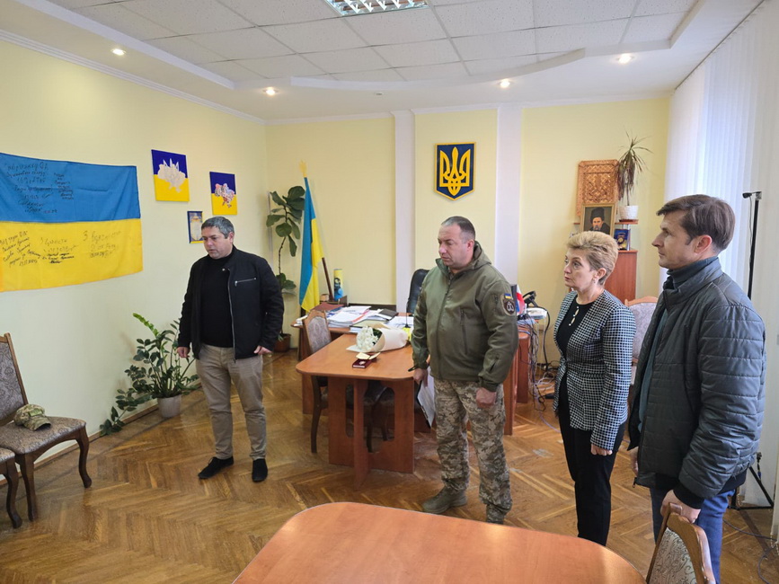 На Вінниччині дружині полеглого воїна вручили орден - фото 3