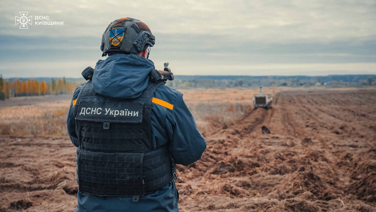 У Бучанському районі триває розмінування полів: очищено вже 10,5 га