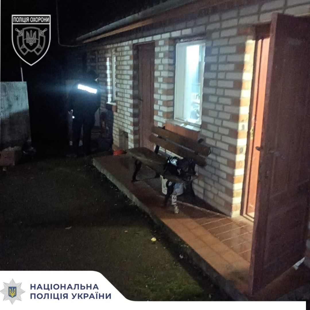 На Вінниччині чоловіки проникли у чужий гараж, але їх затримали «на гарячому»