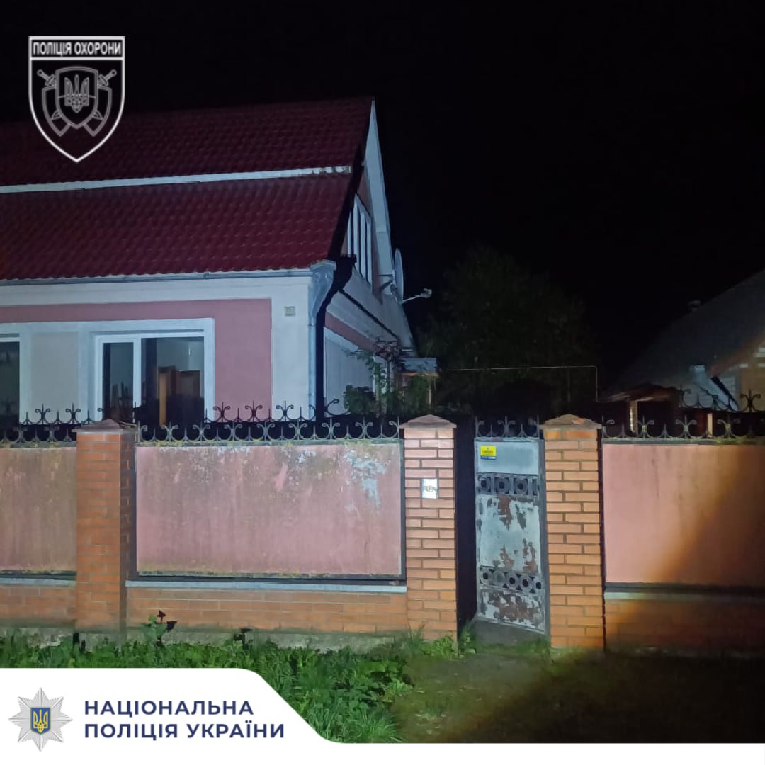 На Вінниччині чоловіки проникли у чужий гараж, але їх затримали «на гарячому» - фото 2